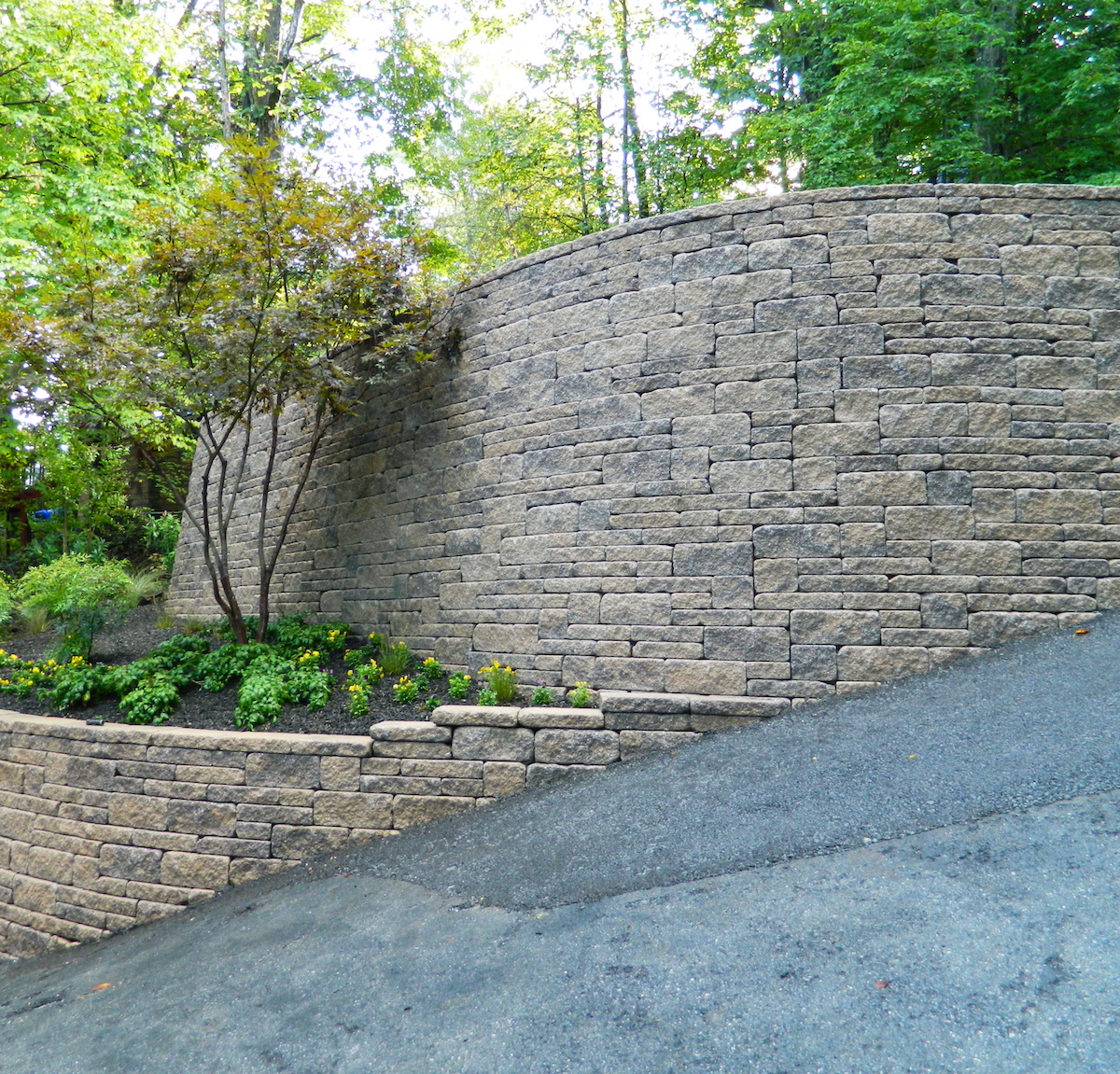 decorative concrete block retaining wall